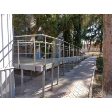 Пандус из нержавеющей стали боковой