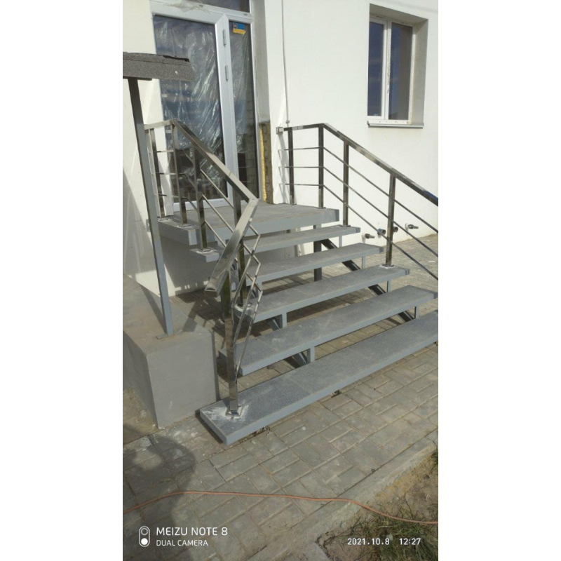 Перильні огорожі з профільної труби (квадратні)